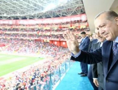 «Καταρρέει» το τουρκικό ποδόσφαιρο: Χρεωμένες μέχρι το «λαιμό» Φενερμπαχτσέ, Γαλατασαράι, Μπεσίκτας